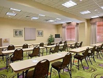 وینگات بای وایندهام-چارلت آیرپرت