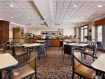 وینگات بای ویندهام چارلت آیرپرت اسود/ ای-77 تیولا