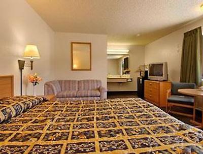 سوپر 8 متل رد بلوف