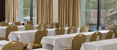 د بریکرز هتل اند سویتز