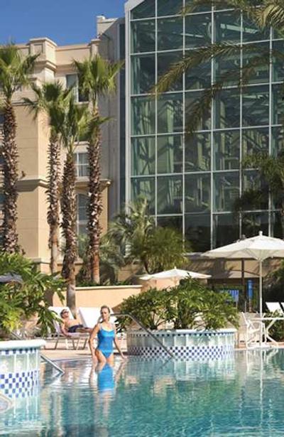 گلرد اُپریلاند ریزرت اند کنونشن سنتر