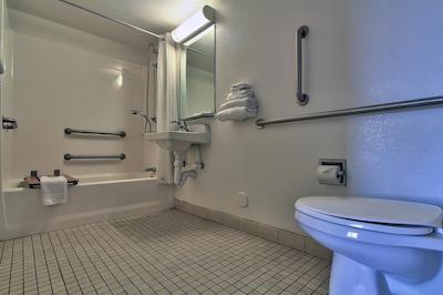 متل 6 فنیکس آیرپرت-24د استریت