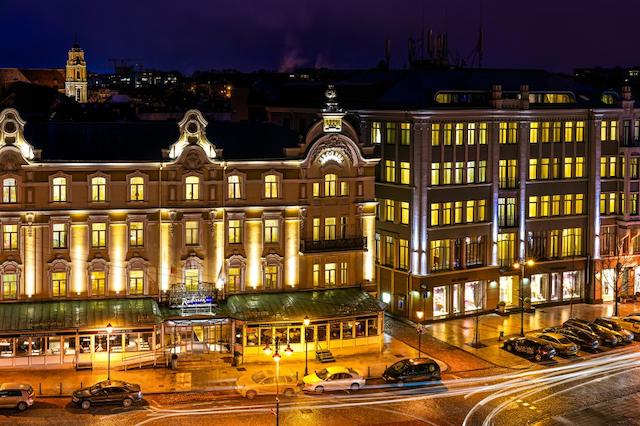 رادیسن بلو ریال استریجا هتل