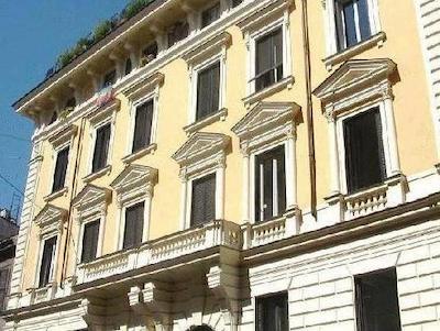 انیا سوپریر این