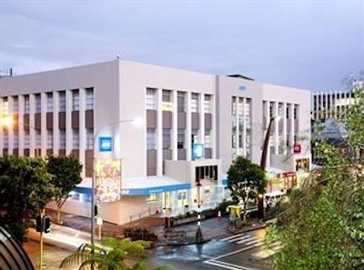 کست نو پلیمود