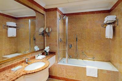 د وستین پالاس میلان