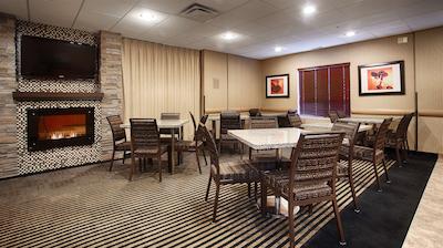 بست وسترن پلاس اسود ادمنتون این اند سویتز