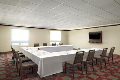 فور پوینتز بای شراتون کالگاری آیرپرت