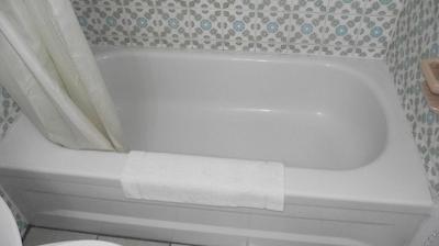 امپرز این اند سویتز بای د فالز