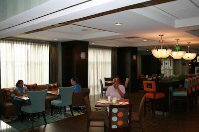 هامپتون این اندرسُن/الیانس بوسینز پارک