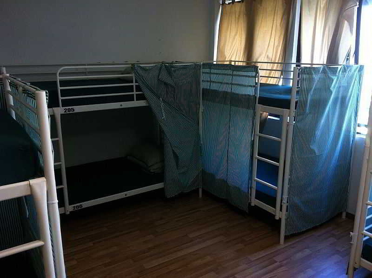 نیو سوسایتی بک پکرز هاستل