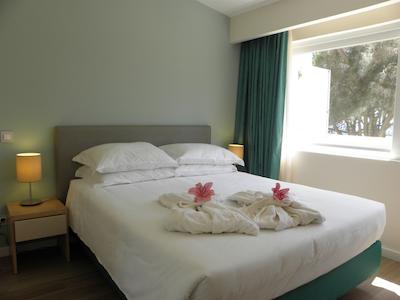 پستانا دم جو ویلاز