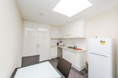 بلکنن و متل اند سرویسد اپارتمنتز