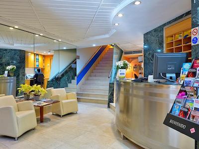 هتل اکتا ازول