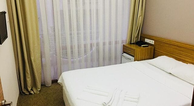 لارا کاپریز