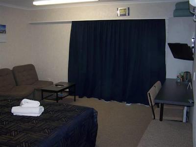 پارکلاندز متل