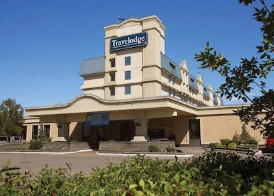 تراولج کالگاری اینترنیشنال آیرپرت