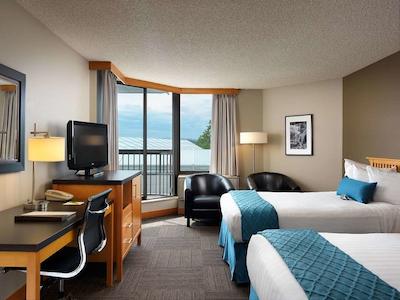 این ات لاورل پوینت