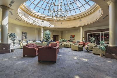 کلارین هتل اند کنفرنس سنتر