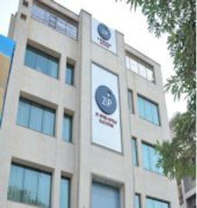 زیپ بای اسپری هتل بلوستون