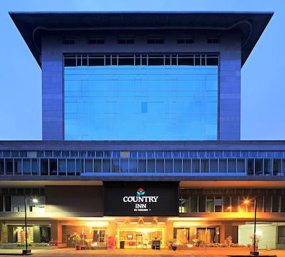 کانتری این اند سوئیتز بای رادیسون دهلی سکت