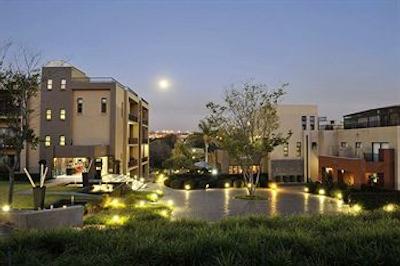 است اندروز سیناتور هتل اند اسپا