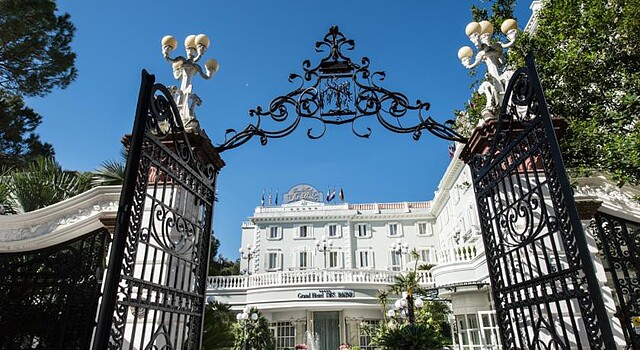 دز بینز