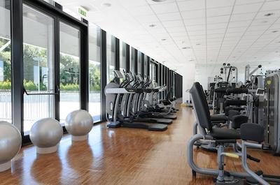 اُپن ویلیج اسپرتز هتل اند اسپا کلوب