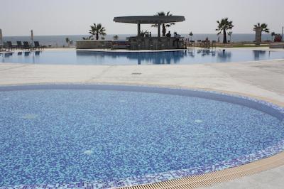 امفرا هتل اند سویتز