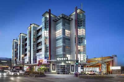 کست کارلین اسپرینگز