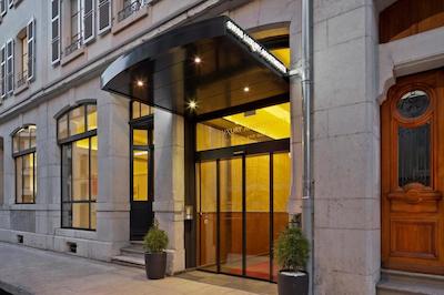 اسویز لوکسوری اپارتمنتز