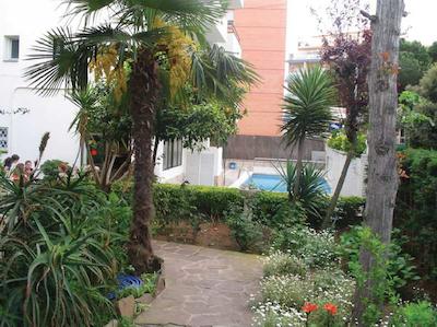 هستال مانلیا