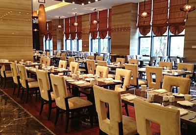 هوارد جهنسُن شیپو پلازا نین