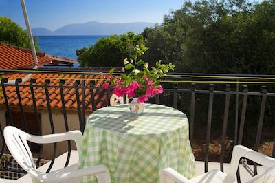 دیمیتریز استودیز