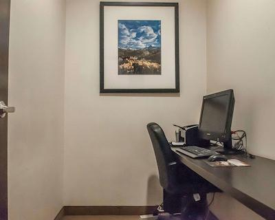 کمفرت ترنتو آیرپرت نرد