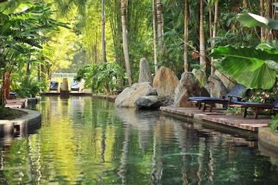 پپرز بیچ کلوب اند اسپا