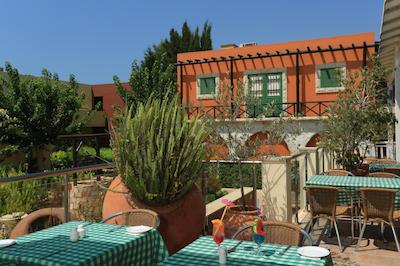 پاناز هلید ویلیج