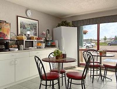 سوپر 8 رد دیر