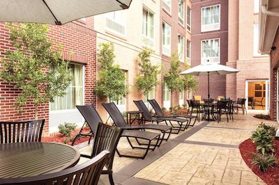 هموود سویتز بای هیلتون اتلانتا آیرپرت نرد