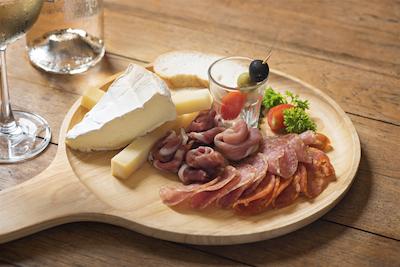 بیچ کلوب بای هاادتین