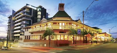 اُاکز گراند گلادستون