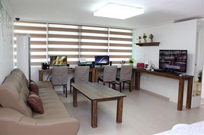 وو هیلز گوست هوس