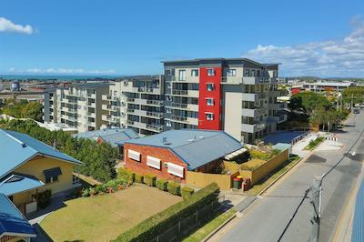 گلادستون سنترال پلازا