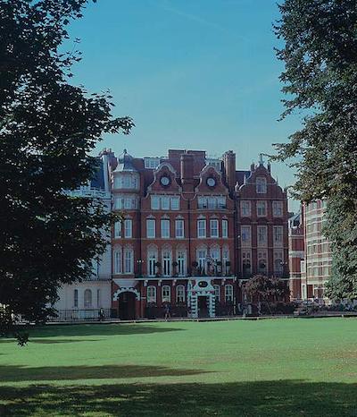 د میلستون هتل اند اپارتمنتز