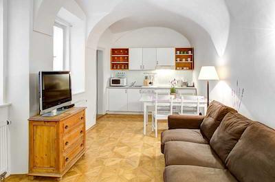 سیکس کنتیننتز اپارتمنتز