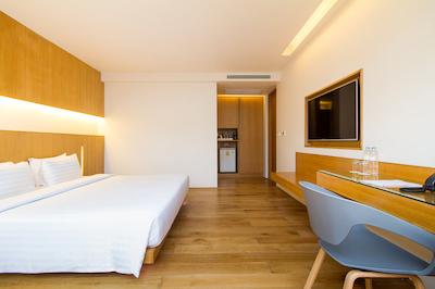 د کاست که ساموی ادولتز اُنلی ریزرت اند اسپا