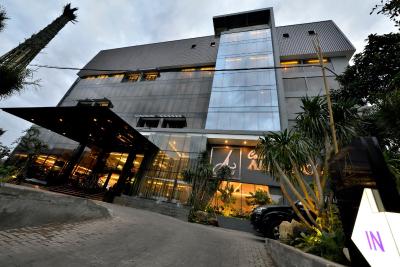 کسمو اماروسا هتل