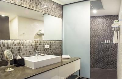 سُرتیز هتل اسپا اند کاسینو