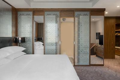 کرون پلازا وفا-کنگرز هتل