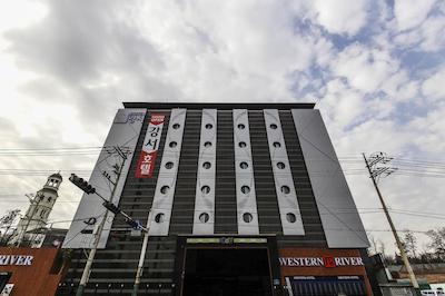 وسترن ریور هتل